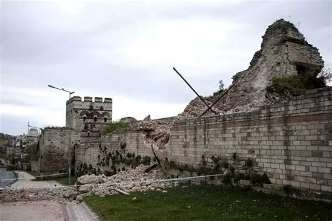 byzantine wall  constantinople collapses  turkey continues