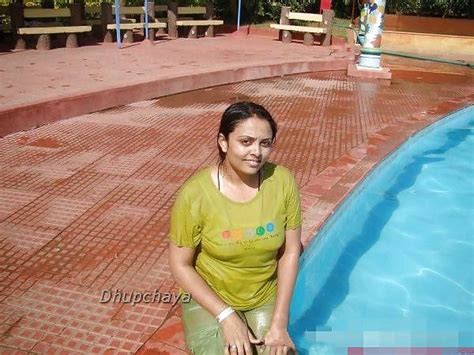 desi aunty at water park enjoying wet 11 pics xhamster