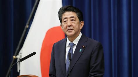shinzo abe japans longest serving leader resigns   illness   york times