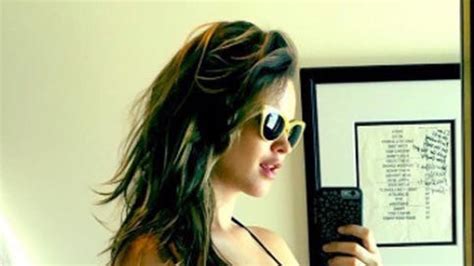 pregnant stars sexiest selfies