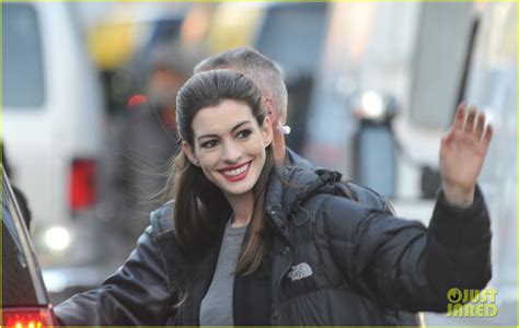 Anne Hathaway Catwoman In New Jersey Photo 2597646 Anne Hathaway