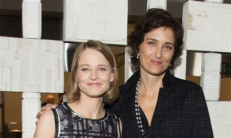 Jodie Foster S Wife Alexandra Hedison Gets Restraining