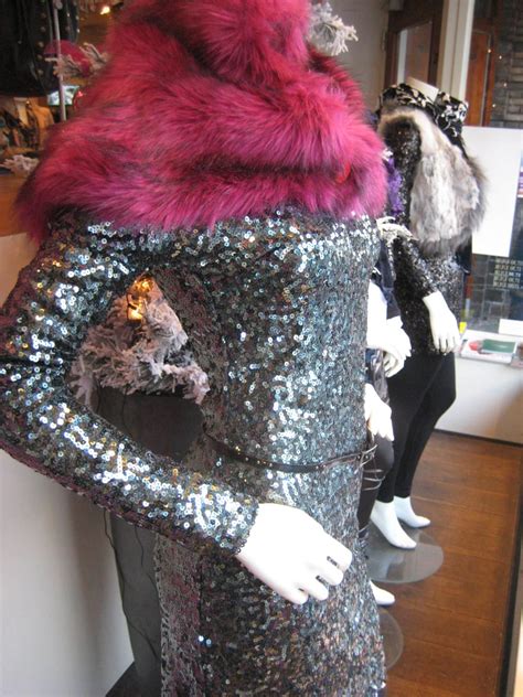 glitterjurken bij seasons mode nijmegen  de van welderenstraat leuk voor oud fur coat