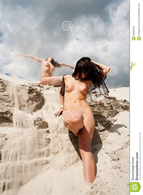 mujeres desnudas playa arena pecho sexy erotic girls