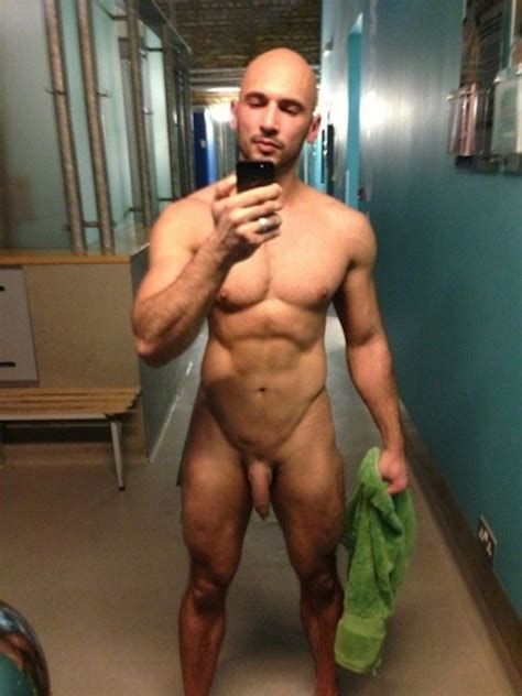 hot naked muscle selfie
