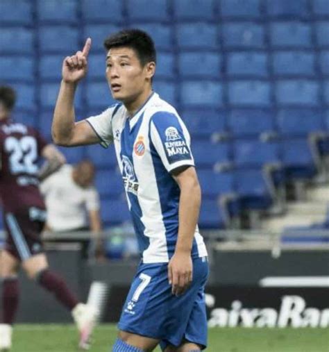 wu lei signs  contract  espanyol