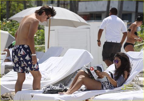 Kourtney Kardashian And Scott Disick Beach Bake Photo 2192092