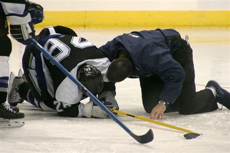 common hockey injuries