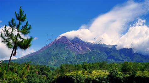 Hypeabis Pemandangan Gunung Merapi 1 Hari Sebelum Mulai Terjadi
