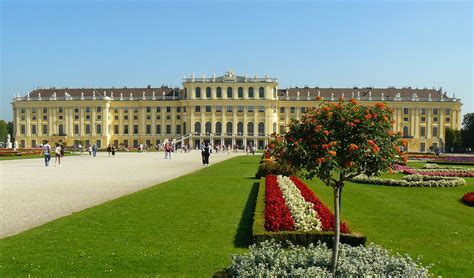 schoenbrunn palace schoenbrunn palace castles  visit places  travel