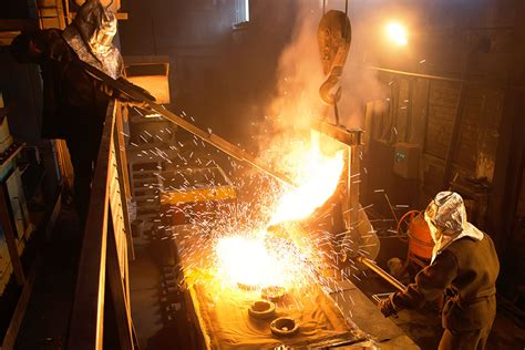 metal melt pour life   casting reliance foundry