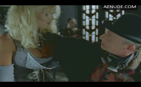 Victoria Silvstedt Sexy Scene In Sting Of The Black