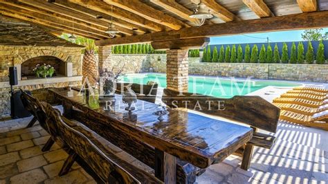 luksuzna kamena vila sa bazenom okolica zadra adria team real estate