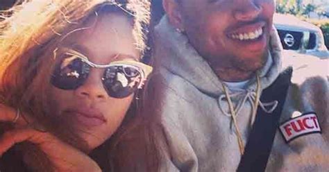 Rihanna E Chris Brown Trocam Farpas Sobre Traição Nas Redes Sociais