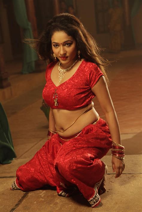 telugu tamil kannada malayalam actress stills images photos hot and sweet image gallery 24x7 updates