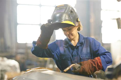 weldingsmiling female welder southeastern technical college