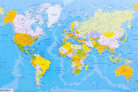 de wereldkaart zoals  die kennen  vervormd zo ziet de wereld er echt uit
