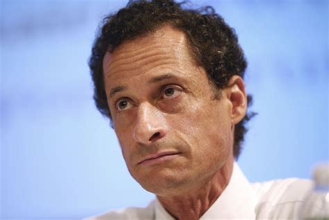 anthony weiner admits to sending explicit messages to