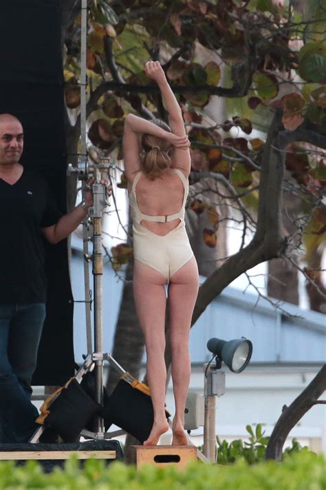 amanda seyfried shooting in miami april 21 2015 hq candids in the raw