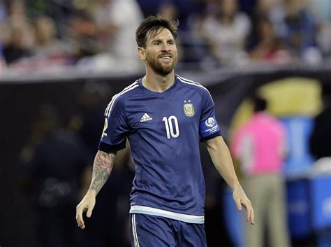 Brazilian ‘miss Bumbum Universe’ Shows Lionel Messi Some