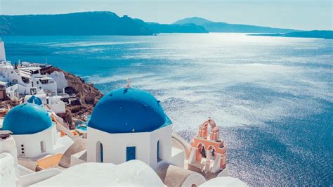 8 Things Tourists Should Never Do In Santorini