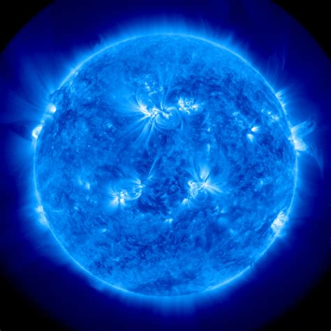 stunning  ray portrait   sun snapped  nasas nustar space