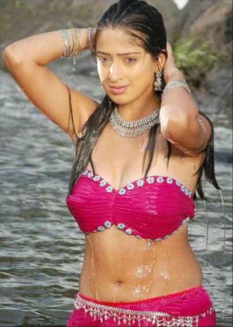 Hot South Indian Actress Actress Lakshmi Rai Very Hot N Wet In Blouse