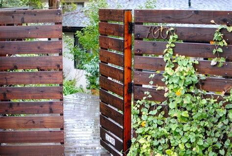pallet fence outdoors decor pinterest pallet fence fence and pallets