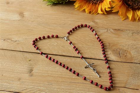 5 Ways Of Praying The Rosary Catholic Life In Our Times