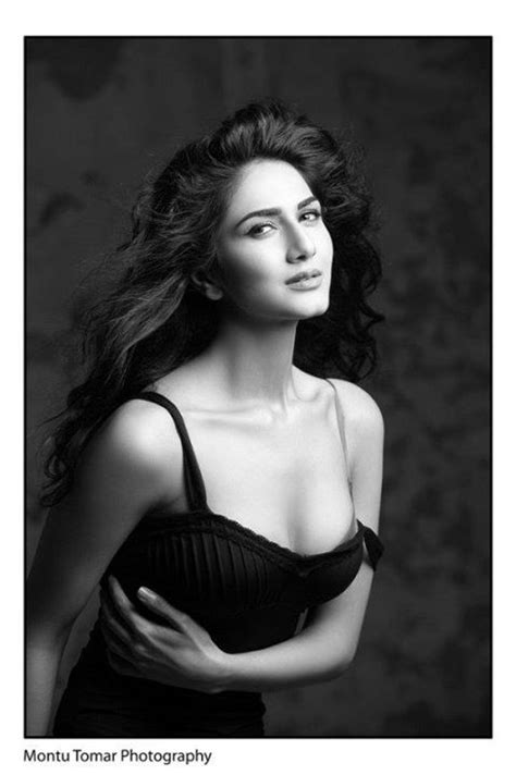 Naked Vaani Kapoor Added 07 19 2016 By Makhan