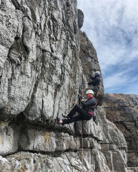 sea cliff climbing skills pembrokeshire