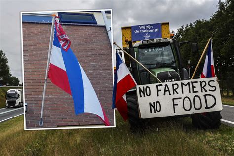 gelderland haalt alle omgekeerde vlaggen weg boeren laat medewerkers dit ongestoord doen