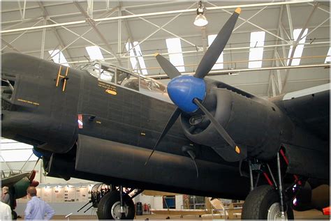 avro  lincoln bmkii british  engine bomber