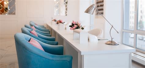 distinguished  spa  salon suites office space rental agency