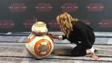 laura dern and bb 8 from star wars have become bffs and we re not worthy