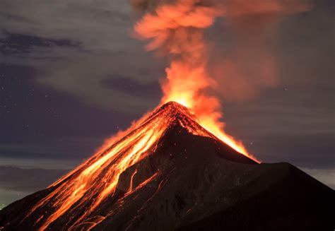 volcanoes fed  mush reservoirs   molten magma chambers