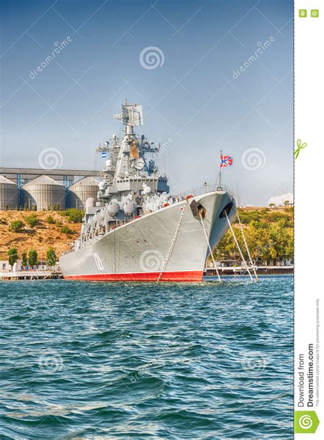 de vlootoorlogsschepen van de zwarte zee  kade van de baai van sebastopol de krim