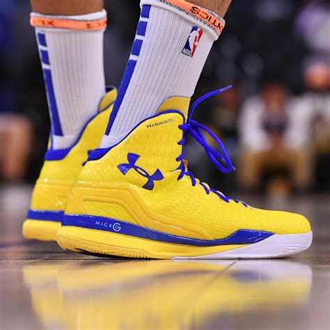 nike  armour  tops  warriors stephen curry  sports