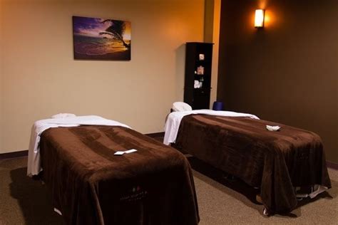 elements massage henderson find deals   spa wellness gift