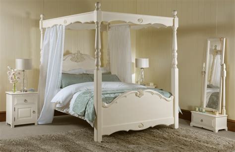 how to use a four poster bed canopy to good effect 호미파이 and homify