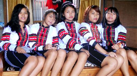 file mizo girls in mizo traditional dress wikimedia commons