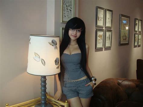 Elly Very Popular Girl From Vietnam 30 Pics Page 2