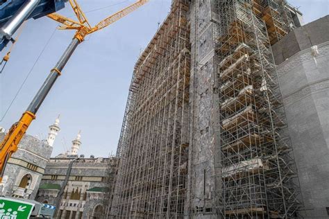 saudi arabia resumes work  grand mosque  mecca  coronavirus