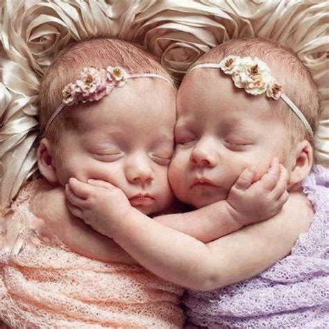 twin babies sleeping     simply visual sugar cubes briffme