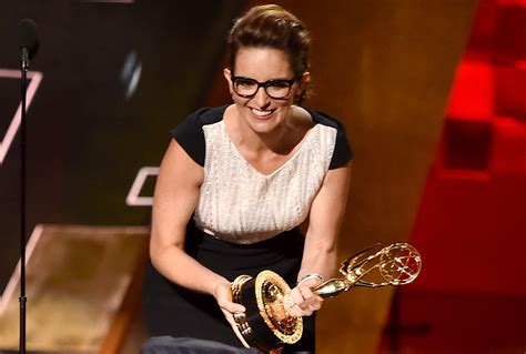 Tina Fey Gives Jon Hamm His Award At Emmys 2015 2015 Emmy Awards