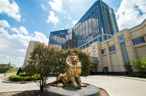 mgm grand detroit sportsbook shows state  ready  legalization