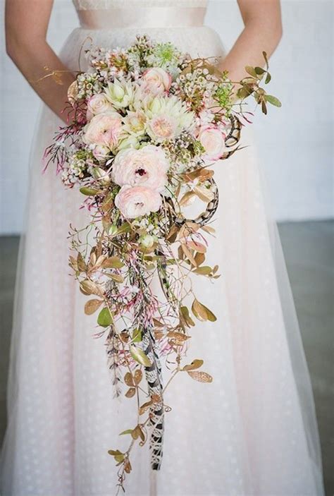 12 Absolutely Gorgeous Cascading Wedding Bouquets
