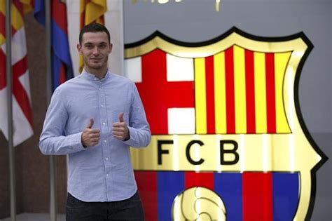 [photos] man utd target vermaelen poses in barcelona kit after