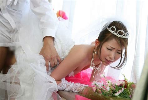 erotic pictures have sex while wearing a wedding dress hentai cosplay