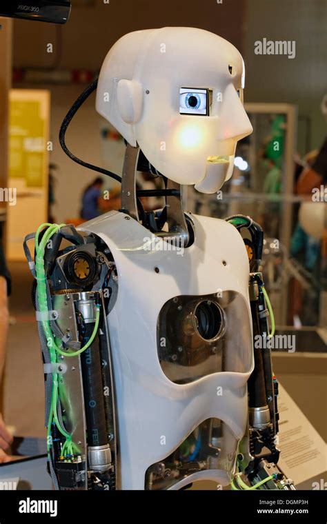 humanoider roboter stockfotos und bilder kaufen alamy